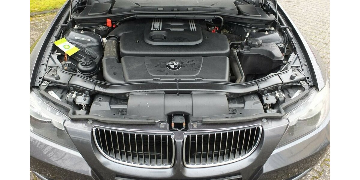 BMW 320D AHK ADVANTAGE/COMFORTPAKET 17ZOLL LMF 179.895 km 6.908 &euro; Köln 50858