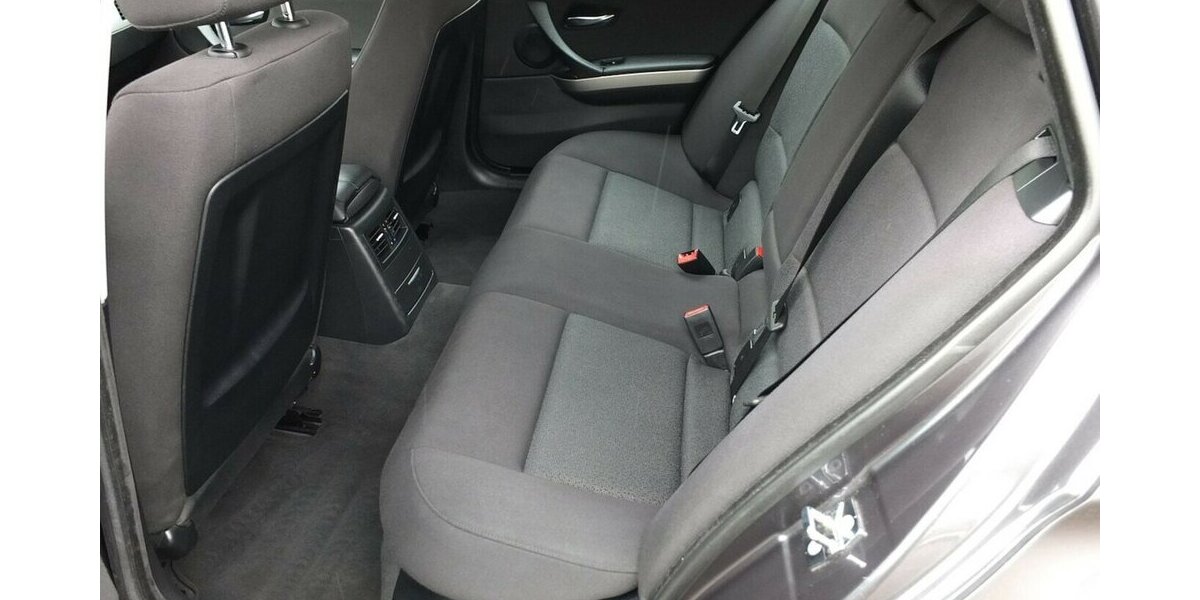BMW 320D AHK ADVANTAGE/COMFORTPAKET 17ZOLL LMF 179.895 km 6.908 &euro; Köln 50858